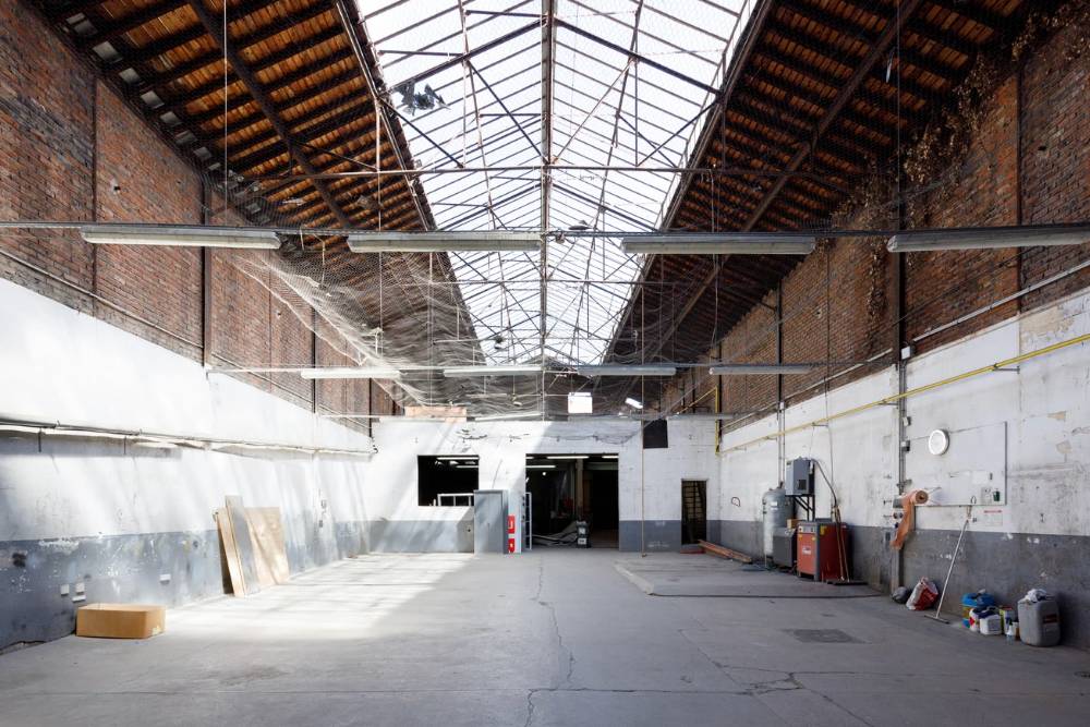 Cette halle construite au début du XXème siècle était utilisée par un garage ces dernirèes années.